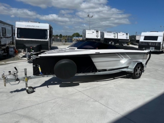 Hamilton - Jet Boat - 470 - Only 3 Hours Since New